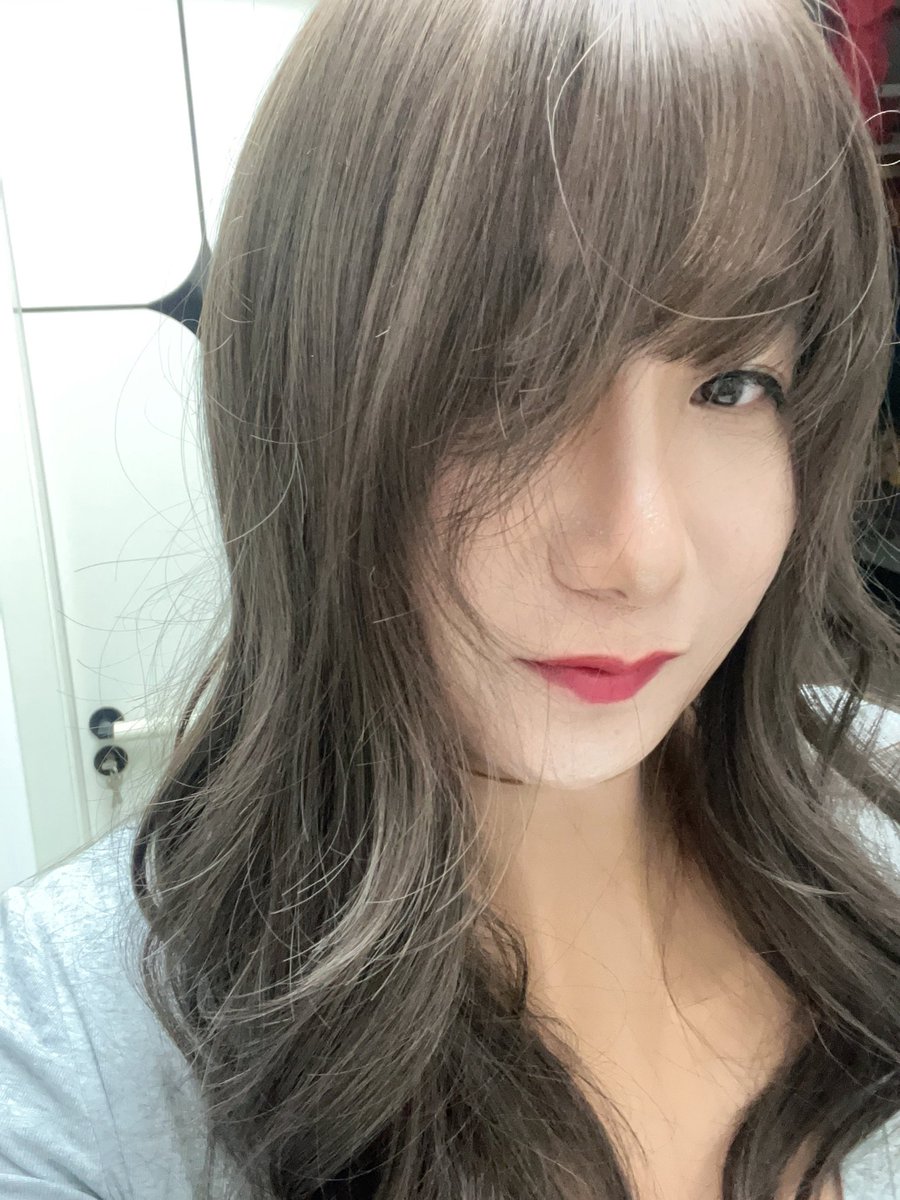 yu04729137's tweet photo. 哥哥家的结婚照还在，好有偷情感 #伪娘 #cdts #变装 #男娘cd https://t.co/vFIkL49gMO