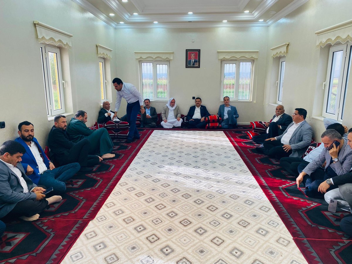 HikmetBasak_63's tweet photo. 📍Şanlıurfa/Eyyübiye 

Haliliye AK Parti İlçe Başkan Yardımcımız Ahmet Demirkan ile birlikte Büyükhan Mahallesinde “Büyük” ailesine taziye ziyaretinde bulunduk. 

Merhumeye Allah’tan rahmet, ailesi ve sevenlerine başsağlığı ve sabırlar diliyorum. 

Mekanı Cennet Olsun. 

@Akparti 
@RTErdogan 
@bybekirbozdag 
@abuyukgumus 
@milhamigunbegi