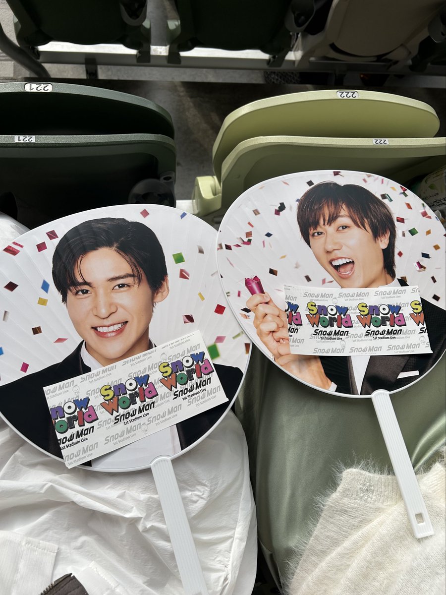 R_e_n0216's tweet photo. まさかアリーナより近くで本人達を見ることができるとは思ってもなくてびっくりした😳❕🌀
神席だったし、激近で本人たちを見れるとは????当選してくれた友達にはほんとに感謝!!!!!やっぱりSnowMan大好き🫶🏻🎀
#SnowMan_1ststadiumlive #新国立競技場 #SnowManLIVE https://t.co/UEj1wIMt3m