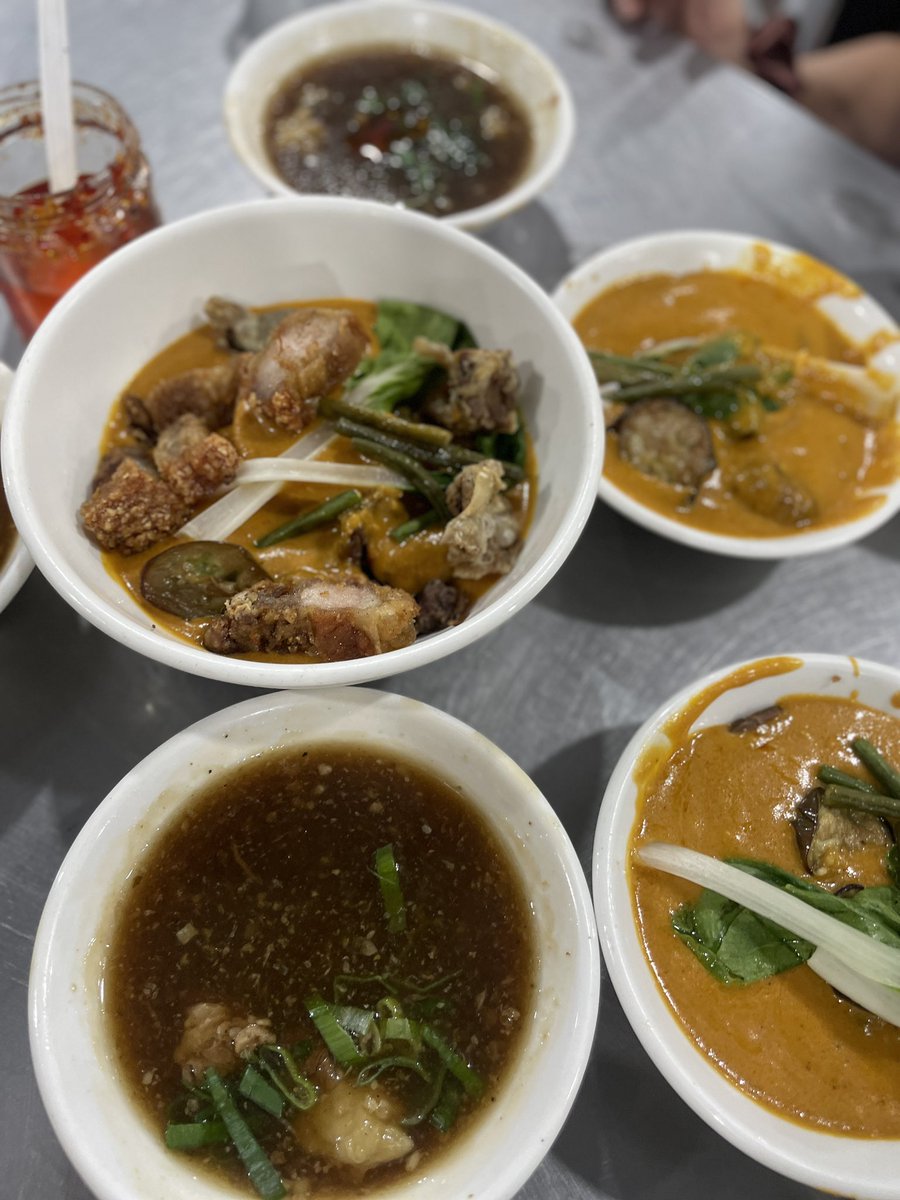 DonnahV's tweet image. kaka bagnet queen nyo saken kumain ako ng bagnet karekare sa mr.pares kanina hahahahhahahajha #sharekolang