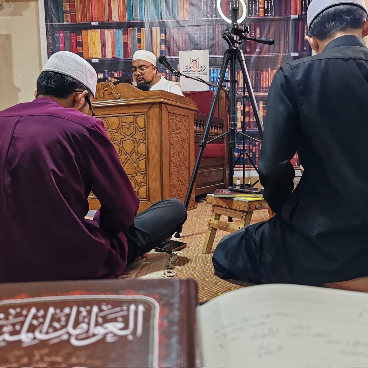 anaufalabdullah's tweet photo. Bakal khatam Awamil Mi'ah; (sekadar nak buat side note, nanti kalau ada masa nak susun balik nota ni dlm satu tempat, klu rajin lagi mungkin tashih dgn ustaz) https://t.co/jr4LTdlyIV