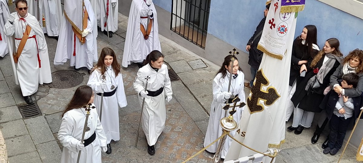 Representación de nuestra hermandad en la solemne celebración de la Resurrección, testimonio de la victoria de Cristo sobre la muerte.

#PascuaDeResurrección