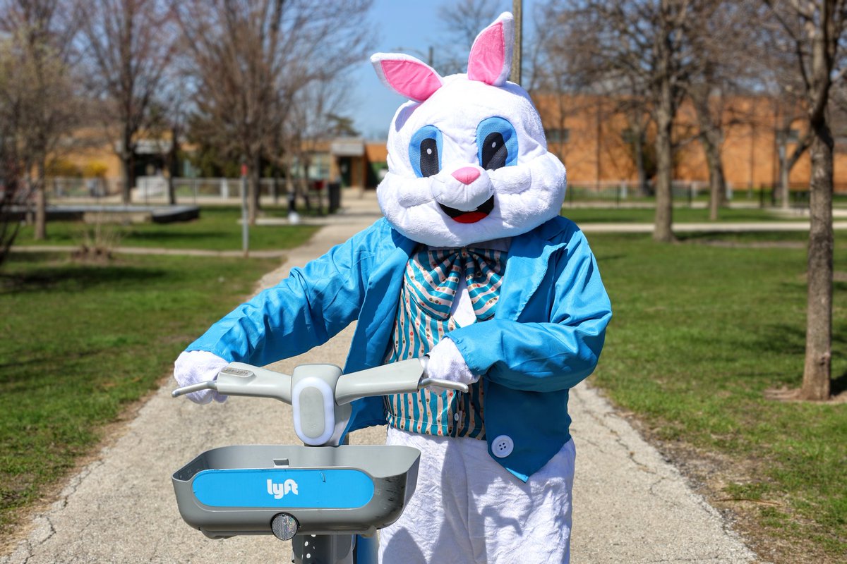 Spotted: one very committed rider making Easter deliveries the Divvy way. 🐰🚲 Some bikes carry groceries. Some carry brunch. This one? Bunny business. 🥚💼

#Easter2025 #DivvyBikes