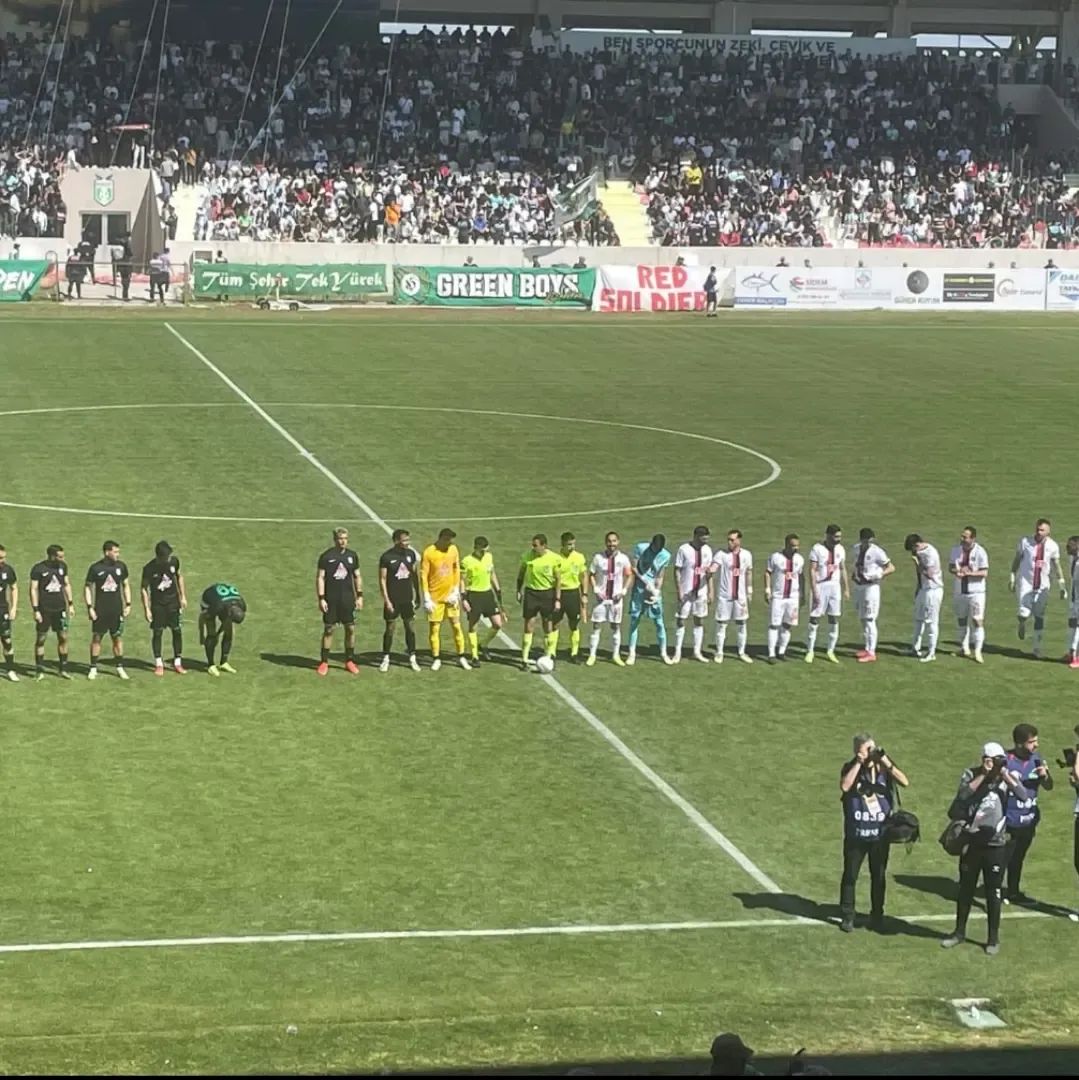 Manavgat Belediyespor kendi evinde Eskişehirspor'u 1-0 mağlup ederek puan farkını 2' ye düşürdü! 

Kalan iki maç şampiyonu belirleyecek!