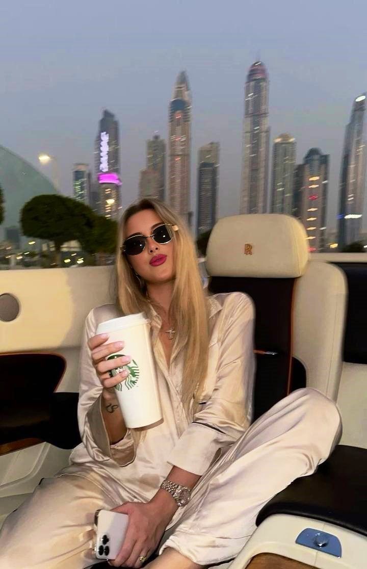 Kahvemi Dubai’deki manzarayla içiyorum, sen napıyosun? ☕🌆 #RichVibes