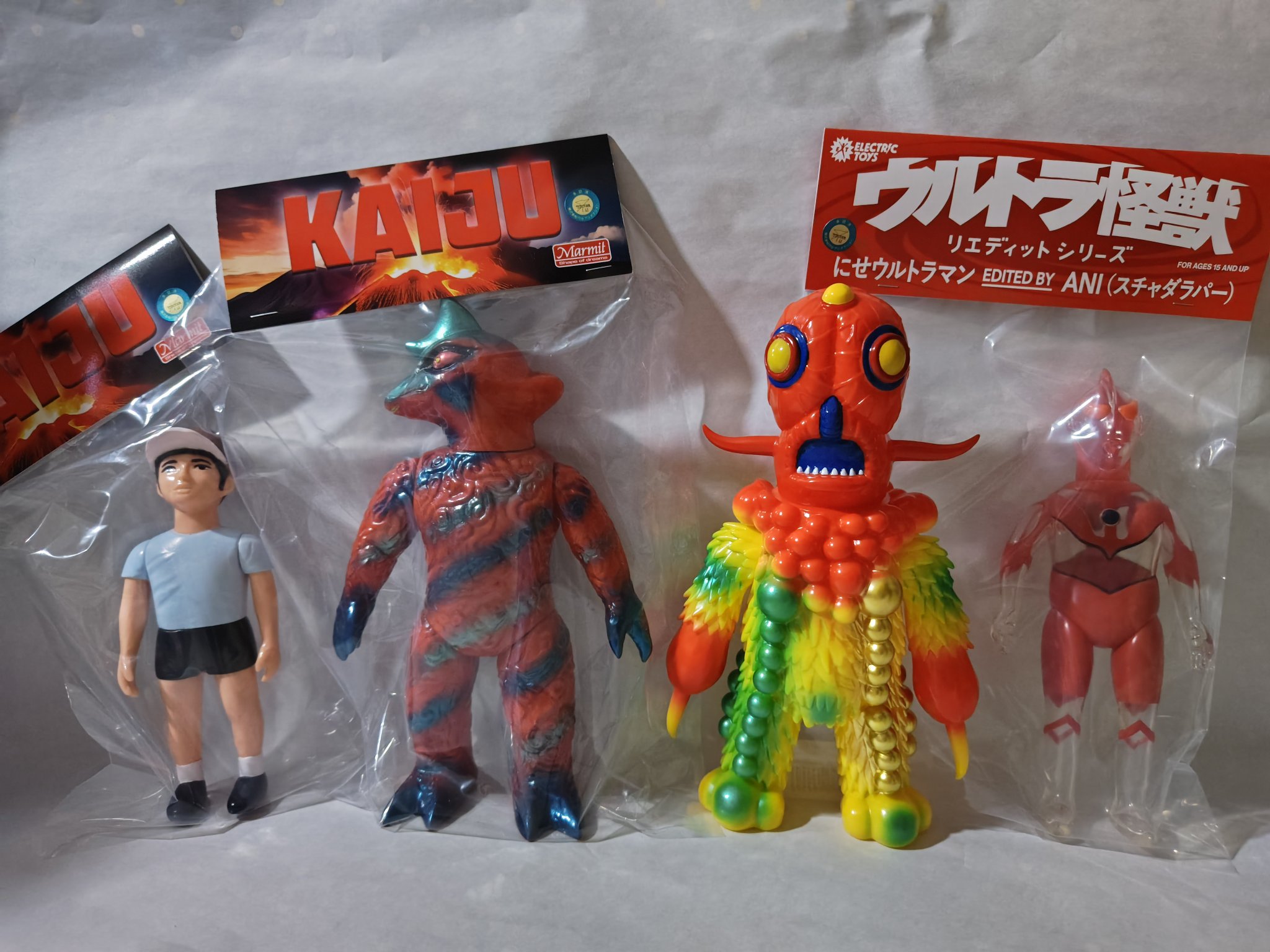 ニセウルトラマン　スチャダラパーアニver エレキトレックトイ にせウルトラマン EDITED BY ANI(スチャダラパー)」新作は「蓄光