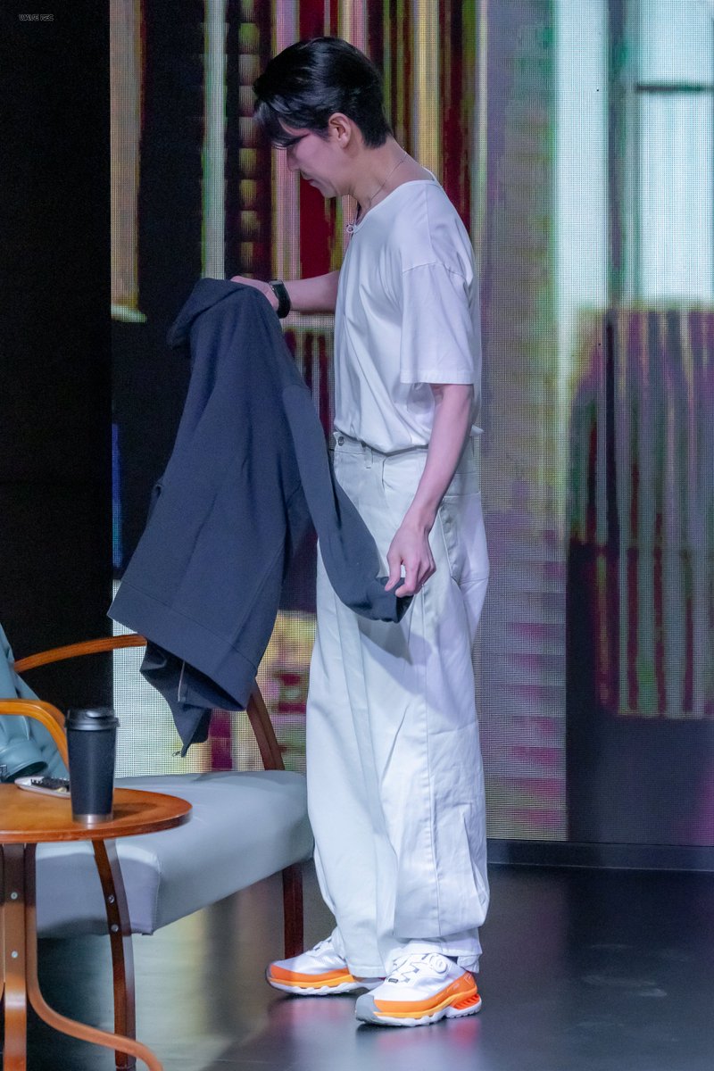 250420 기준대학교 생일파티 #엄기준

날개뼈...😇