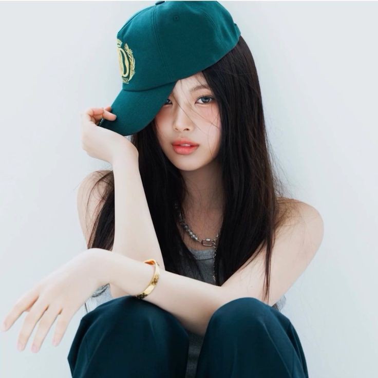 TheePopCore's tweet photo. Happy 17th birthday to the incredibly talented, vibrant, captivating, gifted, phenomenal, beautiful and extraordinary Hyein of NJZ! Her remarkable, impressive, and captivating talent and charm continue to inspire fans worldwide. 🎈🎉 https://t.co/vthaKxC0hZ