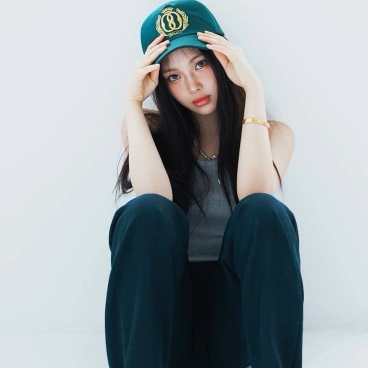 TheePopCore's tweet photo. Happy 17th birthday to the incredibly talented, vibrant, captivating, gifted, phenomenal, beautiful and extraordinary Hyein of NJZ! Her remarkable, impressive, and captivating talent and charm continue to inspire fans worldwide. 🎈🎉 https://t.co/vthaKxC0hZ