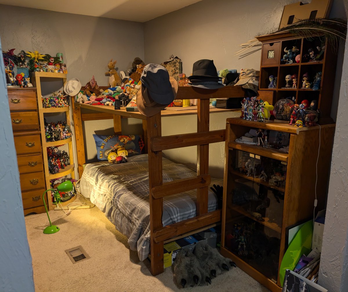 EnterprisesTorp's tweet photo. Probably too late but I didn't just do the fastest decluttering in my life for nothing 
 #MoombaGoombaRoomba https://t.co/qfuo6j9kTu