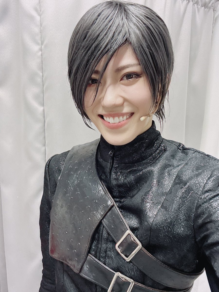 hiryu_tsukasa's tweet photo. #薔薇ミュ
本日もありがとうございました‼️
毎日お弁当にも、お客様の拍手にも支えられています。私はとっても幸せ者です。
スタオベも嬉しかったです…沢山泣きました‼️
観終わったあとは心にドンとくるものがありますが、そんな時はカテコの飛龍の笑顔を思い出してくれたら嬉しいです😆🌹👑 https://t.co/vP4rydcEU6