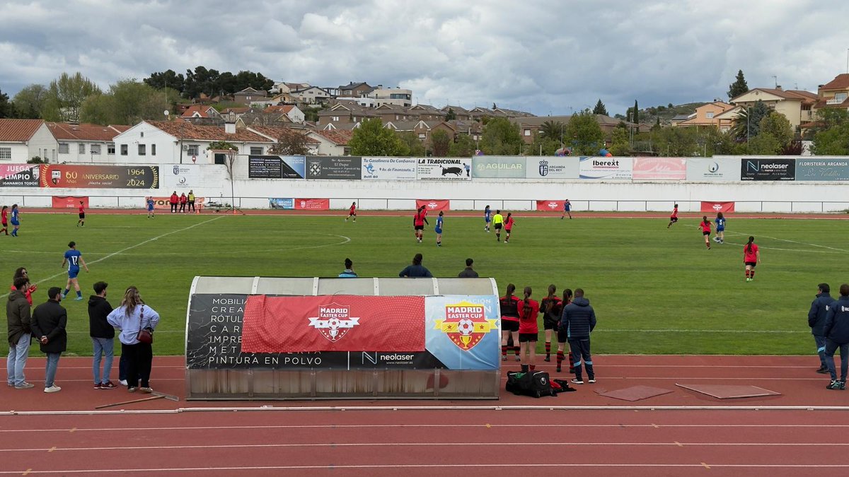 La vicepresidenta de Relaciones Institucionales de la RFFM, <a href="/aliciamartinpe/">alicia martin perez</a>, ha asistido en <a href="/Arganda_Ayto/">Arganda del Rey</a> a las finales de la <a href="/madrideastercup/">Madrid Easter Cup</a>, donde ha participado en la entrega de premios junto al alcalde, <a href="/AlbertoEscri/">Alberto Escribano</a>, y el concejal de Deportes, Francisco Javier de las Heras