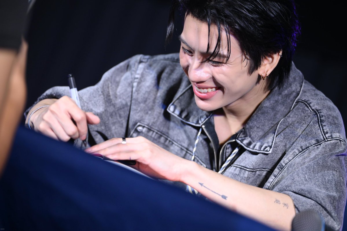 TytanT's tweet photo. ขอบคุณทุกคนที่มา #TYTAN_YOBO1stFansign กันวันนี้นะครับ ;) เป็นวันที่พิเศษมากๆ หวังว่าทุกคนจะสนุกและมีความสุขกันนะครับ ขอบคุณสำหรับทุกกำลังใจ มีความหมายกับผมมากๆเลยครับ จะจดจำวันนี้ไปตลอดเลยยย ⚡️🤎 https://t.co/Uwod9RGs3W