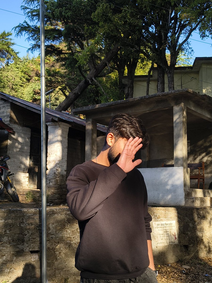 SlyShashwit's tweet photo. random sunkissed mug shots https://t.co/ndgXnEJ3Dn