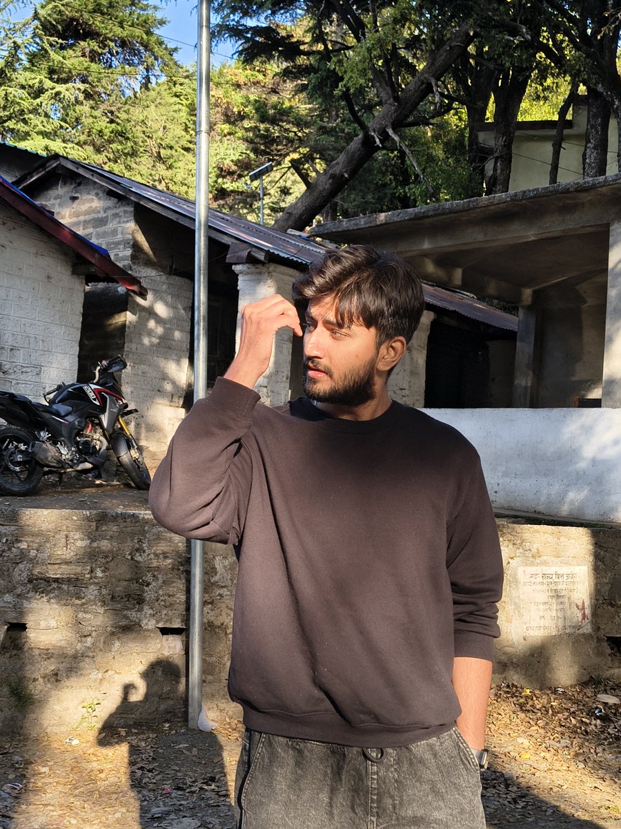 SlyShashwit's tweet photo. random sunkissed mug shots https://t.co/ndgXnEJ3Dn