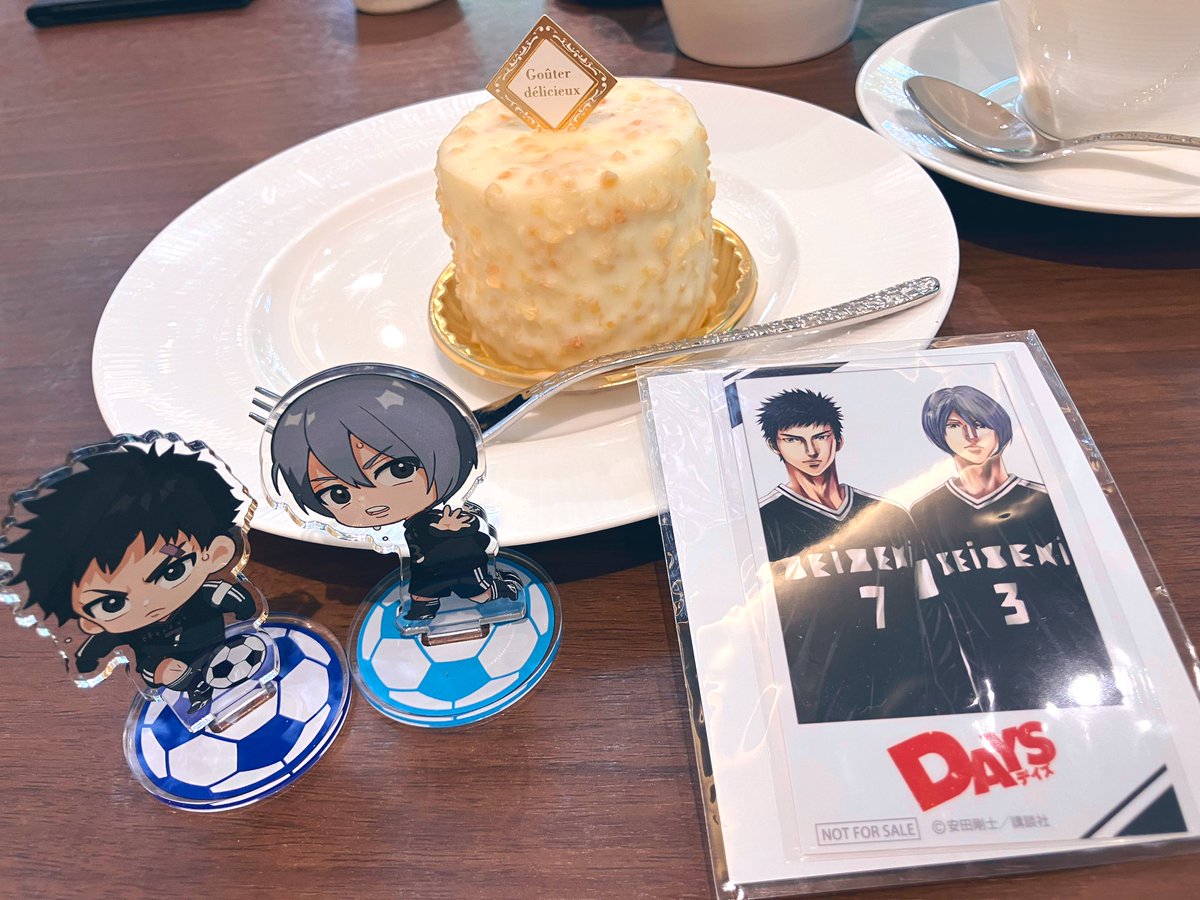 73suiren73's tweet photo. 臼井先輩、お誕生日おめでとうございます💐🎂🎉

新グッズでお祝い✨いつも通り水樹も添えて☺️ https://t.co/FHNesz8pVC