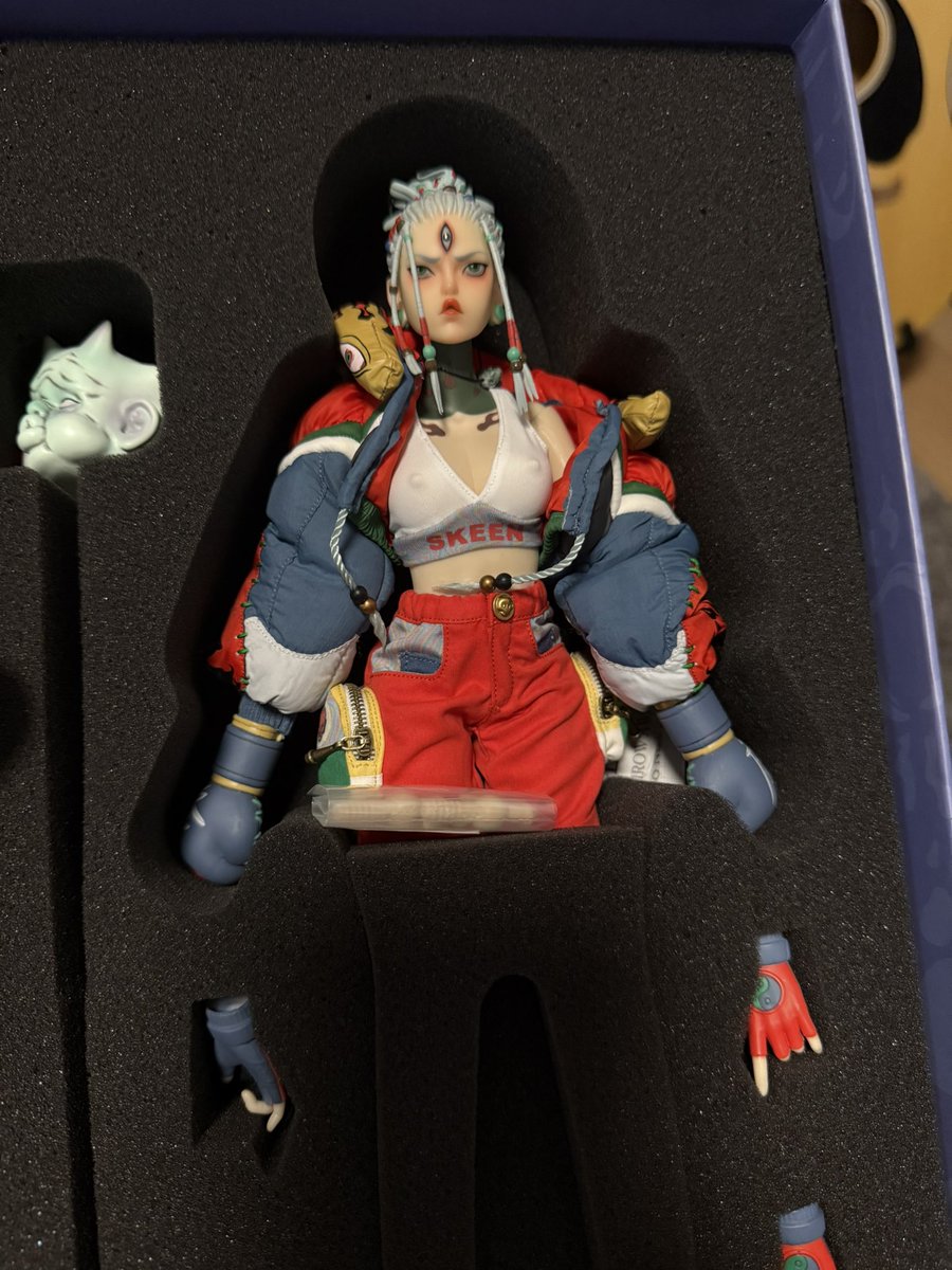 Another cool toy from <a href="/underversehq/">Underverse</a> &amp; <a href="/zeen_chin/">Zeen Chin</a> 👌✨