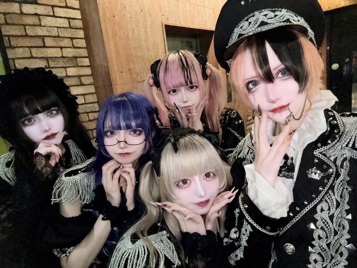 official】白黒アリス (@_official_Alice) / X