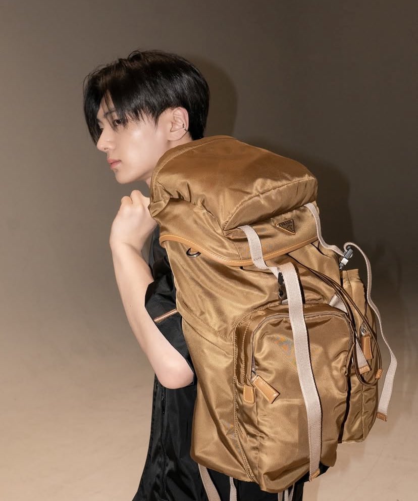With effortless charm and quiet confidence, he steps into the spotlight once again this time promoting Prada’s latest bag through a flawless social media post.
