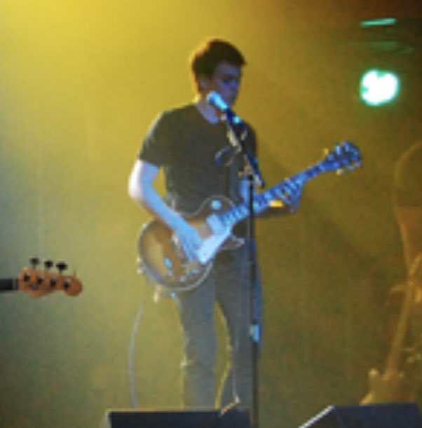 tyorkdrought's tweet image. happy 18 years to taylor’s “first” official show as paramore’s touring guitarist.
the rest is history 💛🎸

📸 laurend13 on flickr 
april 20th, 2007