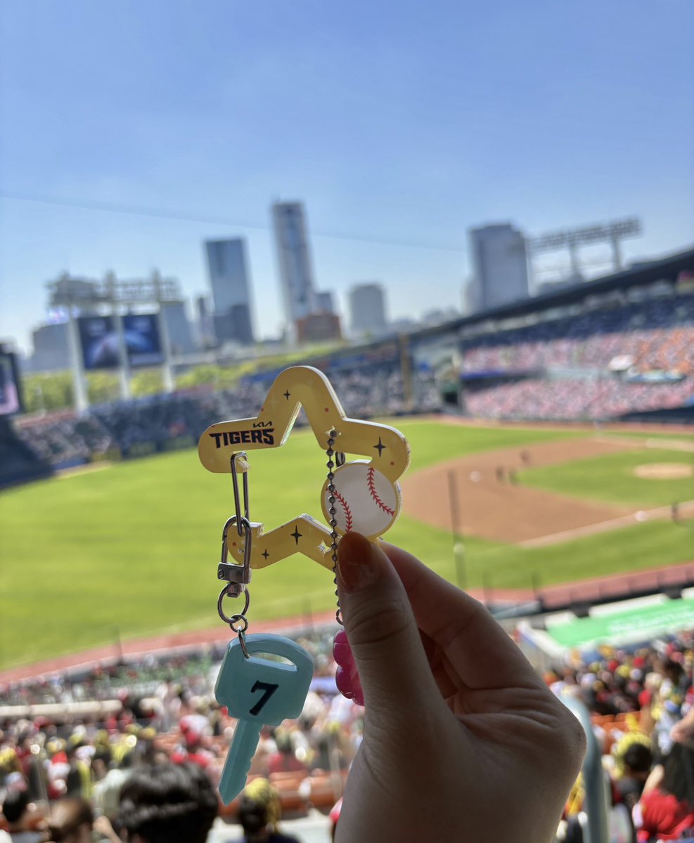 #RT

지인들 중 다수가 기아팬이라
실착 사진이 기아 뿐인 점 양해 부탁드리며 •••
카라비너 판매와 함께 알티 이벤트도 진행해 봅니다

리트윗 추첨 세 분께
응원하시는 구단 카라비너 보내드려요!

만일 기아/한화/삼성/키움 외의 구단이라면
맞춤 제작해 드리도록 하겠습니다!!!!!🫡