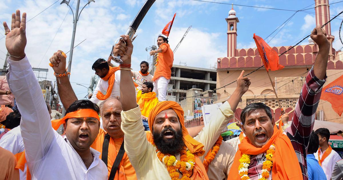 quranwithnur's tweet photo. @Nher_who The way she is calling her crowd bhaks, no wonder they all belong to the family of janglees and moneys will never accept themselves as janglees. Her crowd of andhbhakts with #DevilModi 👹 as their ring leader😏 https://t.co/9dtUWeP7IY