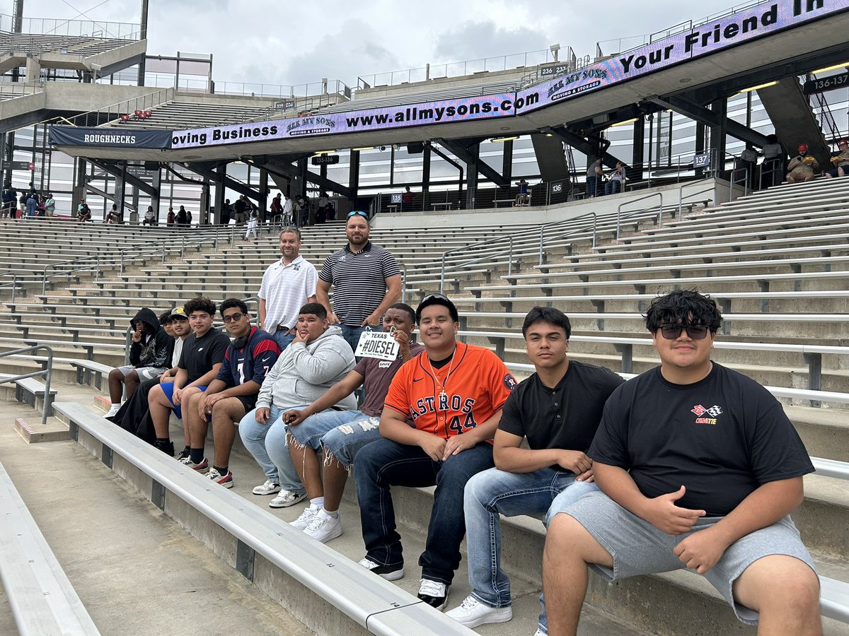 Coach_Piker's tweet photo. @MCRamFootball ๐ค @XFLRoughnecks
It was a perfect day for some @TheUFL football at TDECU Stadium yesterday! The Roughnecks came up short but we saw some big plays, had a good time, and the guys got on the video board A LOT!๐
@Coach_Schill
#DIESEL #RamTough #Ram3500 #CreekMayde https://t.co/dIG00MKNUj