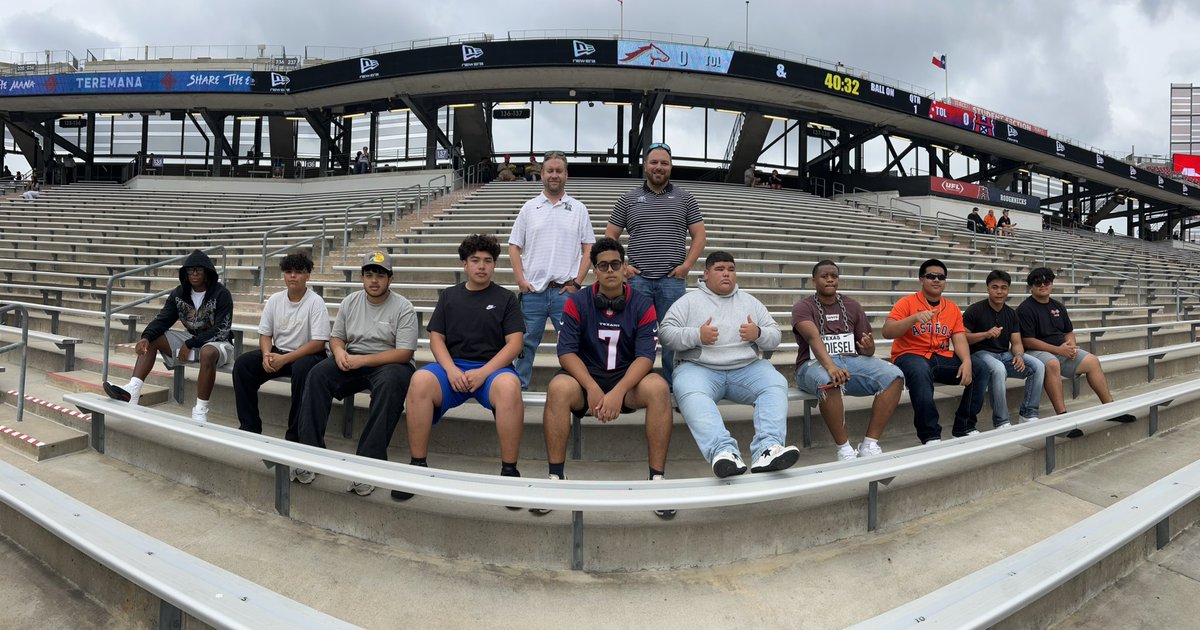 Coach_Piker's tweet photo. @MCRamFootball ๐ค @XFLRoughnecks
It was a perfect day for some @TheUFL football at TDECU Stadium yesterday! The Roughnecks came up short but we saw some big plays, had a good time, and the guys got on the video board A LOT!๐
@Coach_Schill
#DIESEL #RamTough #Ram3500 #CreekMayde https://t.co/dIG00MKNUj