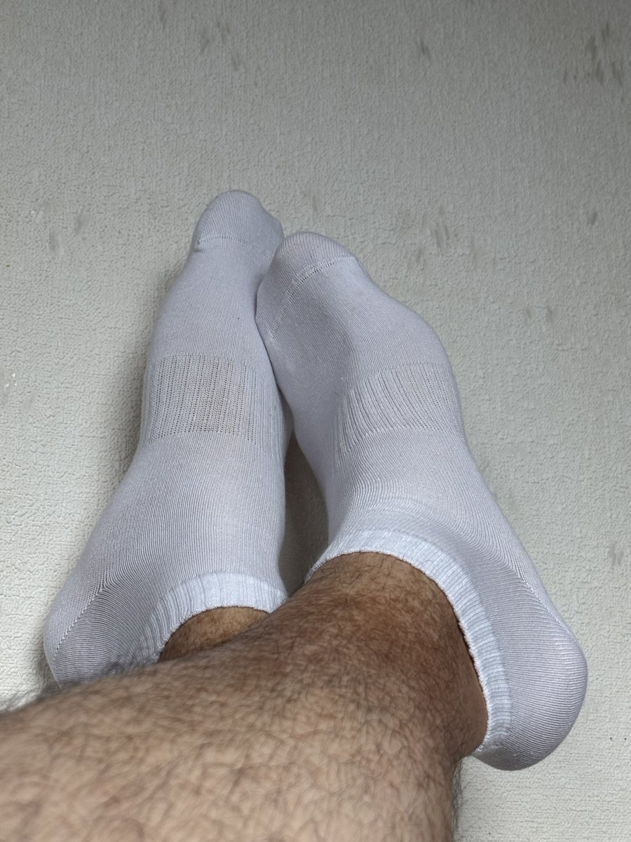 bigsock94's tweet photo. Happy Easter🐰

#socks #whitesocks #sox #malesocks #solesfeet https://t.co/jNfZPivG7g