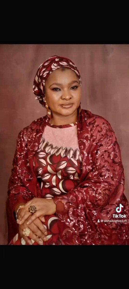 Hajia Aishatu Ibrahim Medina facilities with christians  at Easter

operanewsapp.com/ng/en/share/de…