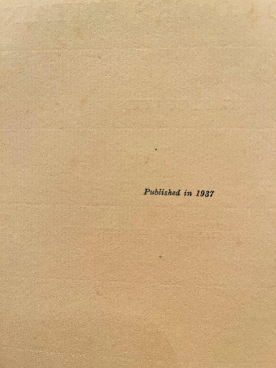 イギリスの古書をオークションサイトで購入しました🇬🇧
イギリスに生息する野鳥に関する書籍。紙の大きさがバラバラで、時代を感じます。

小道具で使えたらいいなー🍄