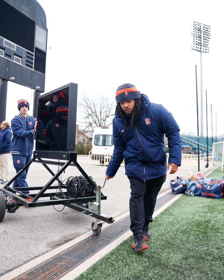 JJBRANHAM06's tweet photo. Grateful for the opportunity to work with Syracuse Football this spring assisting with player development, equipment, and RB drills. Ready for the next chapter as I pursue my master’s and continue growing in this field. #CuseFootball #GradSchoolBound #NextChapter https://t.co/FeQSQWQzHo