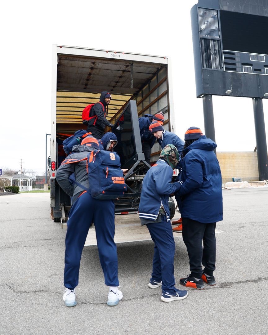 Grateful for the opportunity to work with Syracuse Football this spring assisting with player development, equipment, and RB drills. Ready for the next chapter as I pursue my master’s and continue growing in this field. #CuseFootball #GradSchoolBound #NextChapter