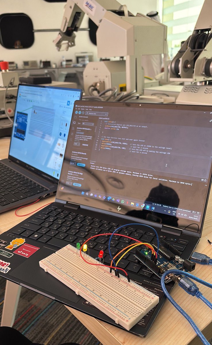 Day 1 | Arduino Workshop
ممتع جدا وعيوني قلوب لشذى ❤️❤️
اخذنا الحماس وبدينا نمشي ونشبك ☝🏼