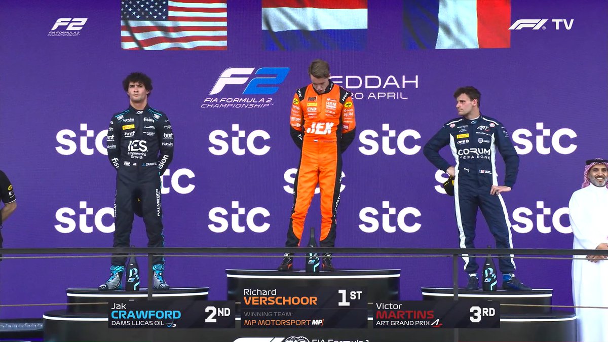 PeekPerfomance's tweet photo. PODIUM #FIAFormula2 #JeddahEvent 🇸🇦 #FeatureRace
1⃣Richard Verschoor  🇳🇱| MP Motorsport
2⃣Jak Crawford             🇺🇸| DAMS Lucas Oil
3⃣Victor Martins           🇫🇷| ART Grand Prix

📸F1 TV

#FIAF2 #Formula2 #Formula1 #F1 #stc #SaudiArabianGP #SaudiGP #JeddahGP
All: https://t.co/NMol5D4nf3
