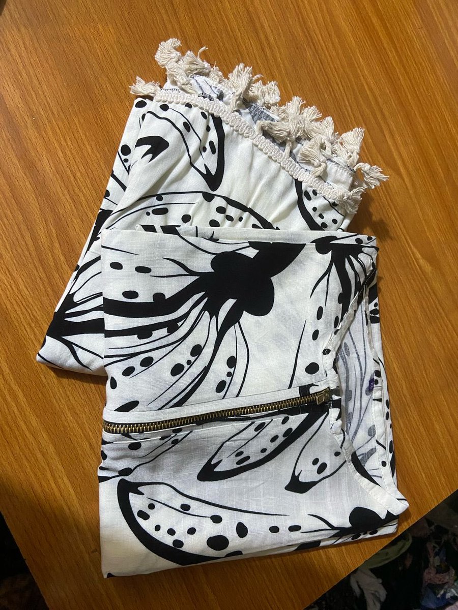 HauwaLau's tweet photo. I beg you in the name of god don’t pass without retweeting my hustle please 🥹🙏🏽
      ✨NEW EGYPTIAN GOWNS ✨

Price: 14k 
Location: kaduna 
WhatsApp: 09125182179 https://t.co/ZEFDR94M0S