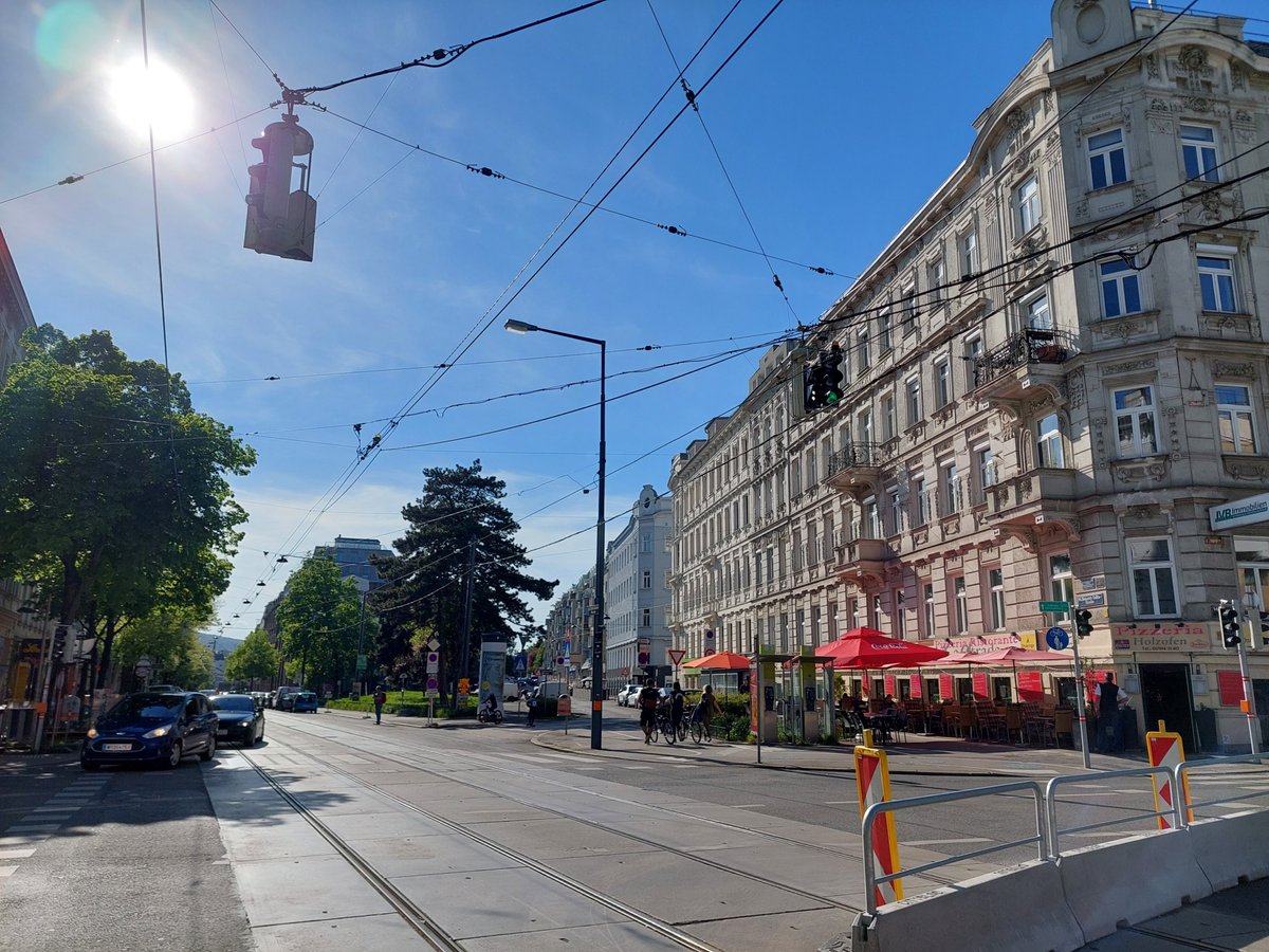KaiserUngarn's tweet photo. Sonniger #Stadtspaziergang #Wien #Penzing (#Breitensee).
#Locmasta https://t.co/LXMqHn9dV1
