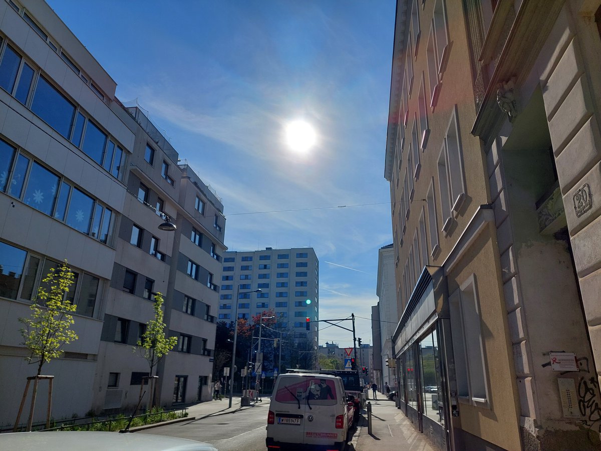 KaiserUngarn's tweet photo. Sonniger #Stadtspaziergang #Wien #Penzing (#Breitensee).
#Locmasta https://t.co/LXMqHn9dV1