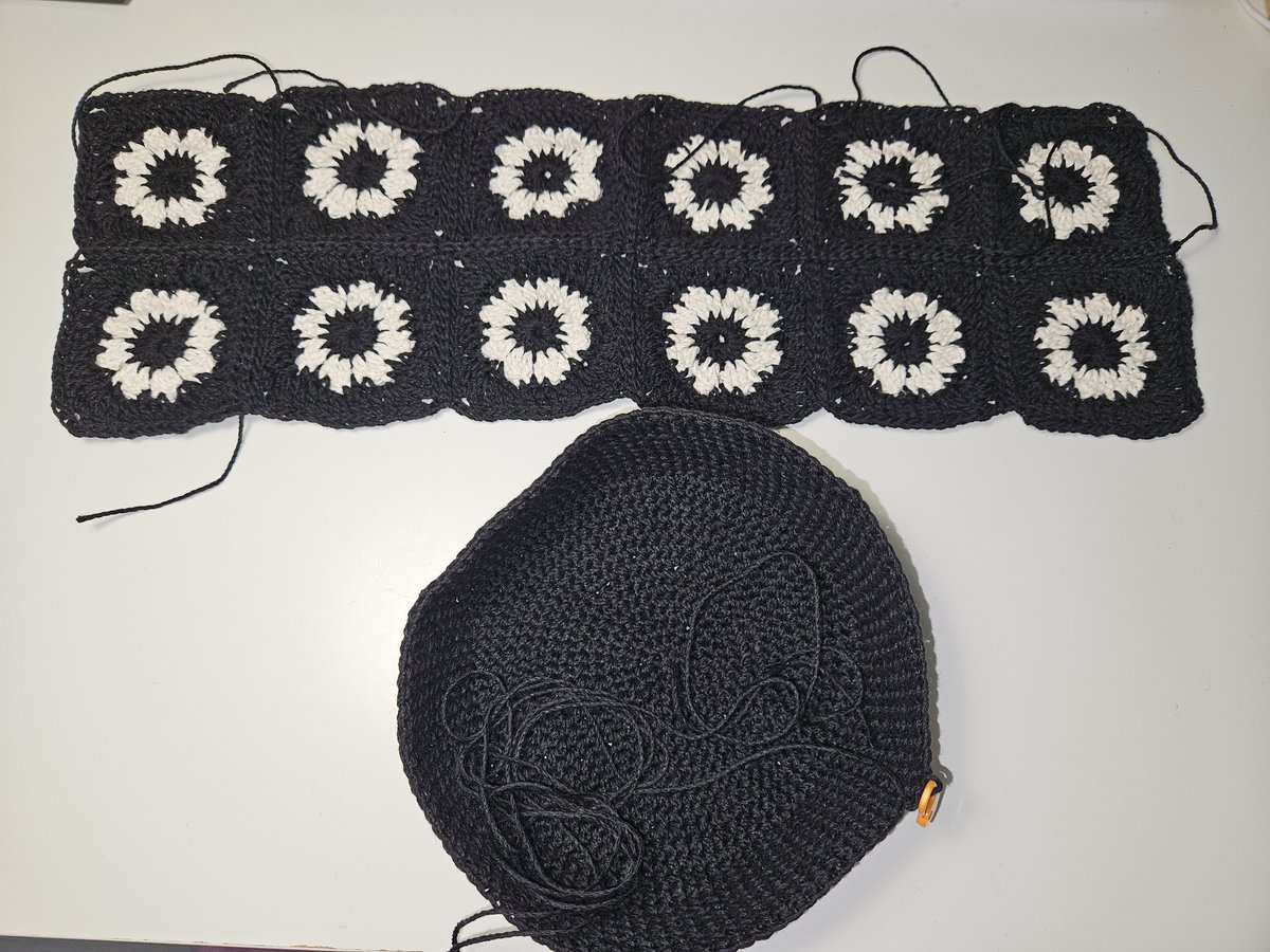 모티브 연결과 바닥뜨기를 완료함