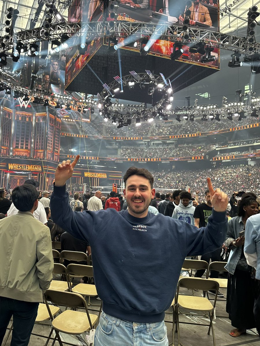 Estoy destrozado. Están siendo días de muchas emociones y de demasiados momentos. Estoy viviendo una vida entera estos días en Las Vegas.

Gracias por todos los buenos mensajes. Intento devolverlo con los podcasts. No está siendo fácil, pero lo sacamos adelante.

Hoy más. ❤️