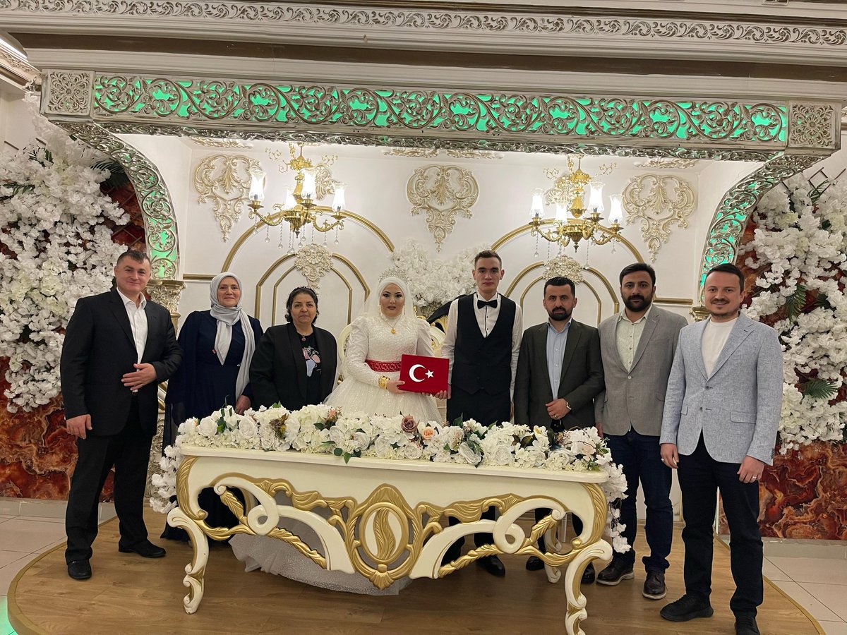 AK PARTİ TUZLA (@aktuzla) on Twitter photo Önceki dönem İlçe Yönetim Kurulu Üyemiz Avni BAV’ın yeğeni Sıla & Yasin çiftinin düğün merasimine katıldık. Çiftimize ömür boyu mutluluk ve iki cihan saadeti diliyoruz.
<a href="/serefcolak/">Şeref ÇOLAK 🇹🇷</a> Önceki dönem İlçe Yönetim Kurulu Üyemiz Avni BAV’ın yeğeni Sıla & Yasin çiftinin düğün merasimine katıldık. Çiftimize ömür boyu mutluluk ve iki cihan saadeti diliyoruz.
<a href="/serefcolak/">Şeref ÇOLAK 🇹🇷</a>