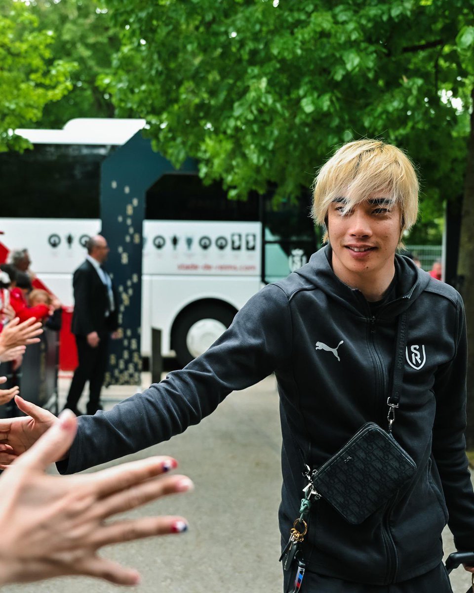 Eyesowv_1675's tweet photo. この時のふんわりとした雰囲気と優しい笑顔大好き
#StadeDeReims
#今日も絶対に勝って勝ち点3を
#AllezReims
#GoSDR
#伊東純也
#髪伸びるのめっちゃ早くね ? https://t.co/Vw1gH3D9YG