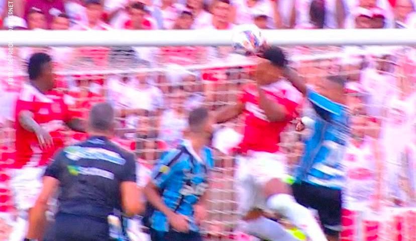 realfilipemm's tweet image. Aqui tem 4 pênaltis sonegados a favor de vcs