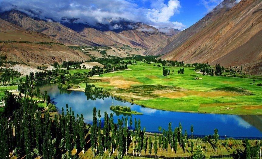AnisAhm65801263's tweet photo. اس ارٹیفیجر انٹیلیجنس کے دور میں گلگت بلتستان کی ایک حسین وادی ضلع غذر انٹرنیٹ سے محروم۔
#DigitalGhizer
#BroadbandForGhizer
#GhizerGoesOnline
#InternetRevolutionInGhizer
#GhizerValleyDigitalization
#OnlineGhizer
#GhizerConnectsToTheWorld
@ImrankhanPTIGB 
@DCGhizer 
#hellodc https://t.co/OvBPOjo4MT