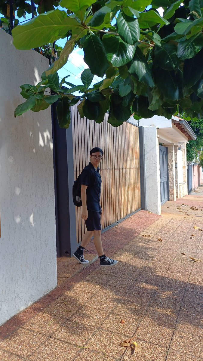 | 👀

Merce has been spotted leaving Manu Ratti’s studio with Danilo from ‘Danilo + the clouds’ amidst collaboration rumors.