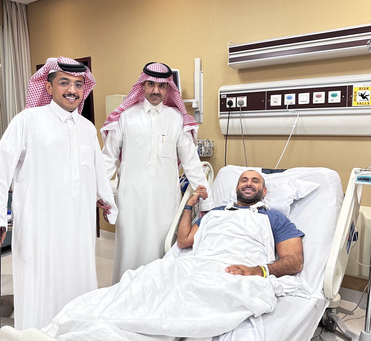 yzyd_alraj44293's tweet photo. بنية الشفاء#العاجل 
قررت قرار نهائي لا رجعه فيه
بإذن الله (جميع من تابع حسابي) راح يفوز معاي اليوم وأحفظوا عني هذي التغريدة
الجميع راح يفوز
لا يجي متابع يقول أنا شاركت معاك وتعبت ولا فزت الآن فرصتك للفوز
تابعني ✅
سوي رتوويت🔄+لايك❤️
وضع تم🇸🇦
#يزيد_الراجحي 
#معاك_يالاخضر https://t.co/ykhrxggjPA