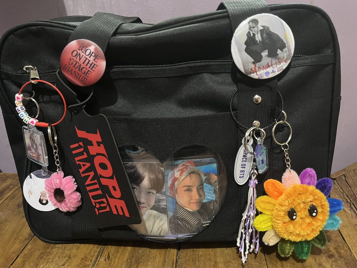taehsrkive's tweet photo. carry 𝖍𝖔𝖕𝖊 with you anywhere! ❤️‍🔥 

Hope on the Stage inspired bagtags! ✨
DOO: April 27, 2025 (may close early if I get enough orders) 
new designs (&amp; Asia stops) in the gforms! 
 
❤️‍🔥 order link: https://t.co/T04JK4NqbX https://t.co/AlBgKHN8so