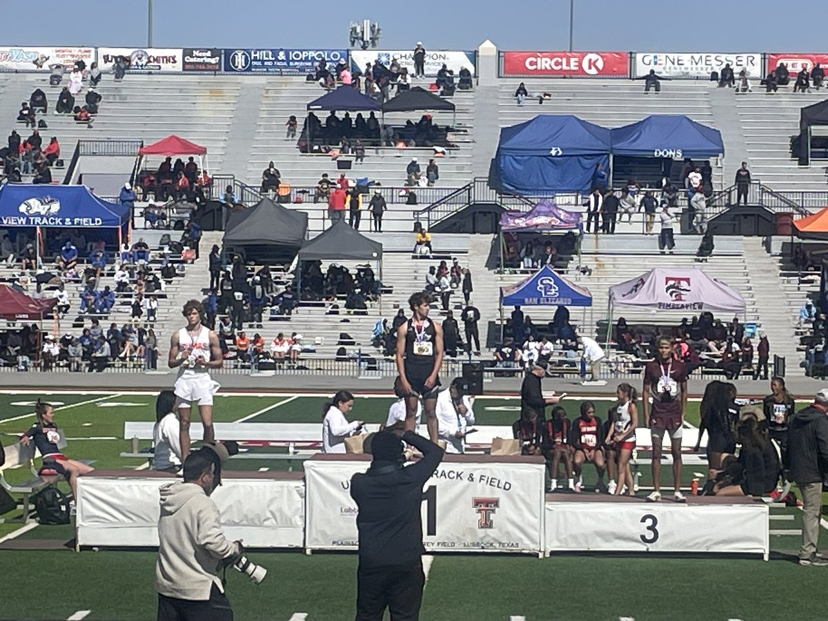 YsletaTrack's tweet photo. Yesterday was our last competition of the year. Congrats to @RodrigoMtz0810 who finished 3rd place 🥉 in the 400 meter race and @_Rudy_Gomez9 who also finished 3rd 🥉 place in the 300 MH. Boys 4x4 ran in the finals, Rodrigo and Amaris both competed in the 800. Great job Indians! https://t.co/D5gmFro3WN