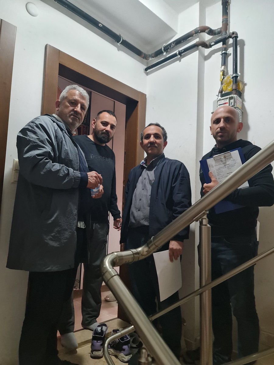 Fetih Mahallesi ve Esatpaşa 
 Mahallesi’nde Recep Tayyip Erdoğan’ın liderliğinde büyüyen Türkiye’nin izleri her kalpte yaşıyor.
#HerMahallesiyle Ataşehir
<a href="/abdullahozdemir/">Abdullah Özdemir</a>  <a href="/halimaksu/">Abdulhalim Aksu</a>  <a href="/burakcifci34/">Burak ÇİFCİ</a>  <a href="/Nurullahaktas__/">Nurullah AKTAŞ</a>  @h_ibrahimyzc