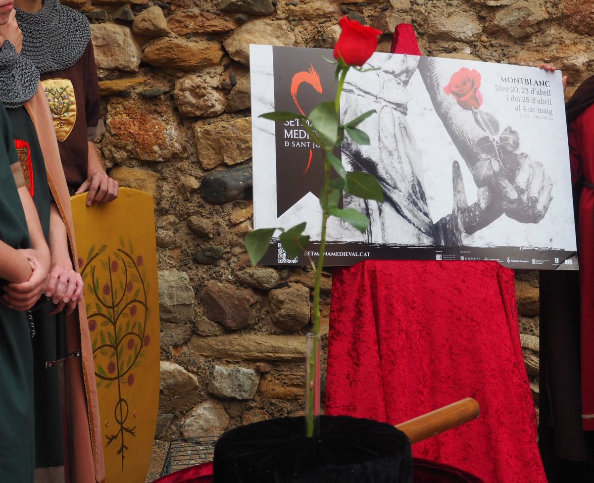 📣 Tot a punt per a estrenar una nova edició de la Setmana Medieval!! 

🌹 Arrenquem a les 18:30h des del Pont vell amb la sortida de les comitives per participar en l’acte inaugural de la 38a Setmana Medieval: La primera Rosa de l’any.